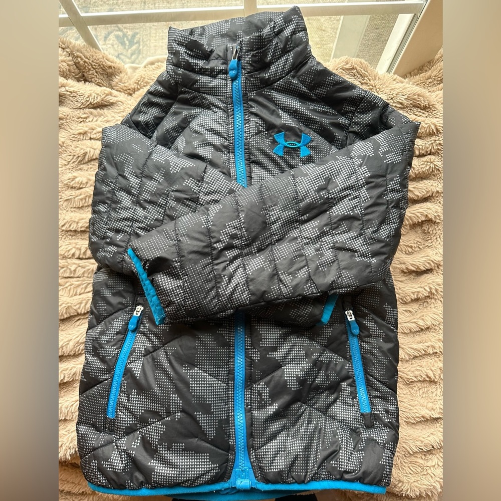 Under Armour: wind jacket